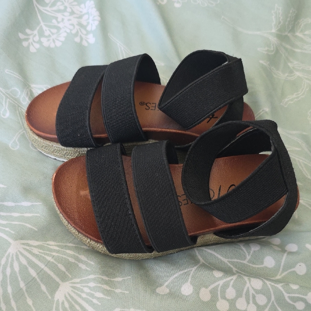 Hot Cakes Black and Brown Sandals